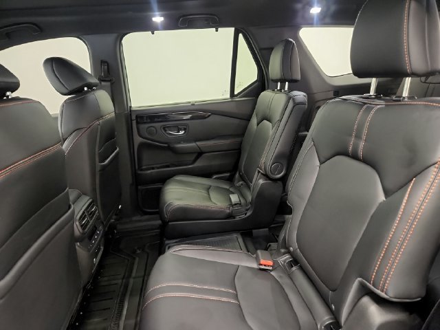 Used 2025 Honda Pilot TrailSport image 18