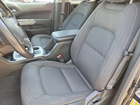 Used 2021 Chevrolet Colorado LT w/ LT Convenience Package RWD image 11