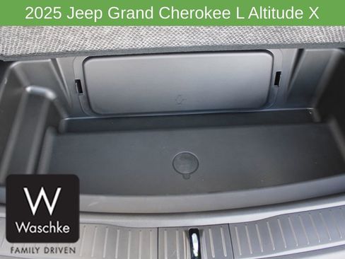 New 2025 Jeep Grand Cherokee L Altitude image 22