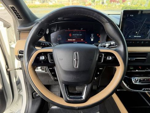 Used 2023 Lincoln Corsair Reserve w/ Jet Appearance Package FWD image 18