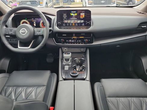 Used 2021 Nissan Rogue Platinum image 11