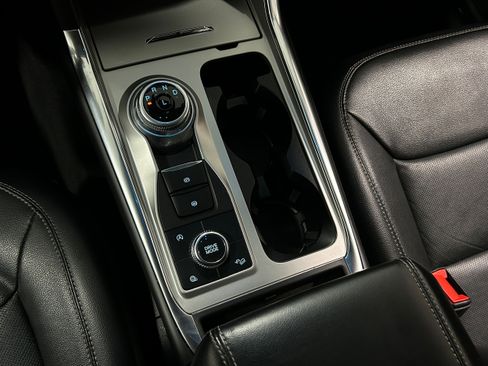 Used 2021 Ford Explorer Limited w/ Equipment Group 301A image 11