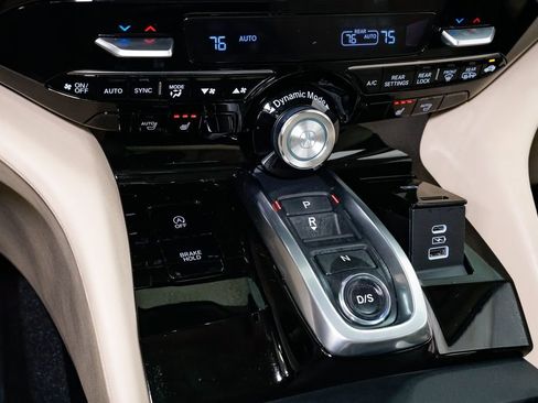 Certified 2025 Acura MDX w/ Technology Package image 21