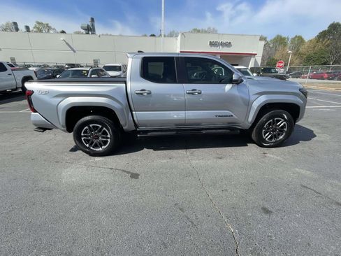 Used 2025 Toyota Tacoma TRD Sport image 8