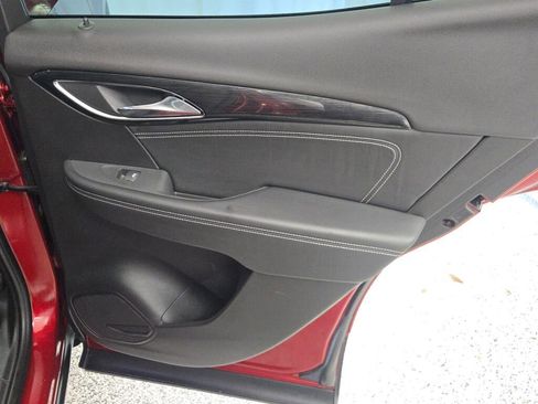 Used 2023 Buick Envision Preferred image 9