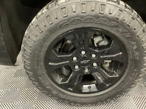 Used 2019 Chevrolet Tahoe LT image 2