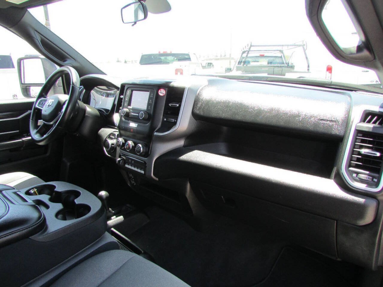 Used 2024 RAM 3500 SLT AWD/4WD image 21