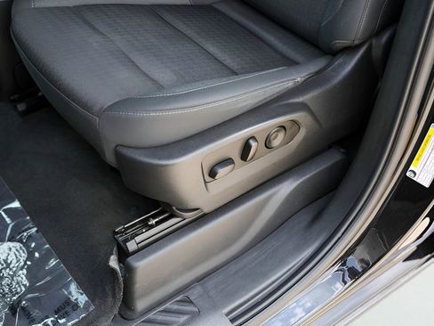 Used 2023 Chevrolet Silverado 1500 Custom AWD/4WD image 11