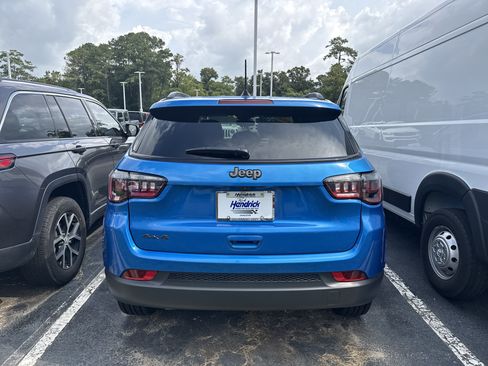 Used 2026 Jeep Compass Latitude AWD/4WD image 7