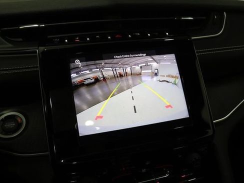 Used 2023 Jeep Grand Cherokee Altitude AWD/4WD image 23