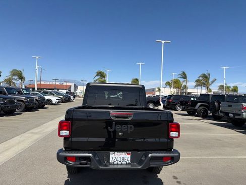 Used 2024 Jeep Gladiator Sport AWD/4WD image 7