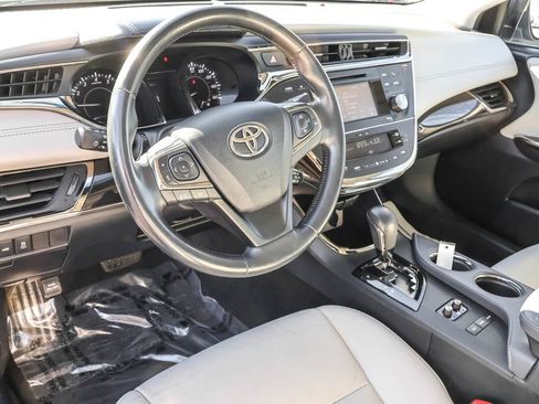 Used 2014 Toyota Avalon Limited image 3