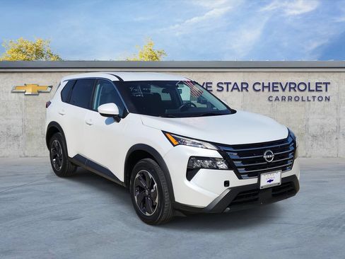 Used 2024 Nissan Rogue SV FWD image 1