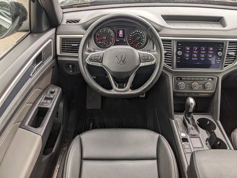 Used 2021 Volkswagen Atlas Cross Sport SE w/ Panoramic Sunroof Package image 14