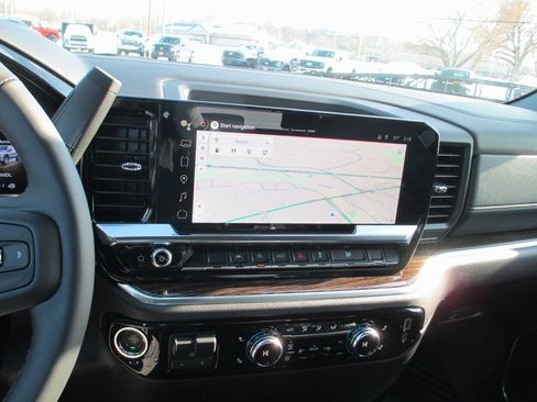 New 2026 GMC Sierra 1500 SLE image 15