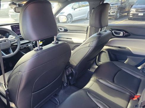 Certified 2025 Jeep Compass Limited AWD/4WD image 12