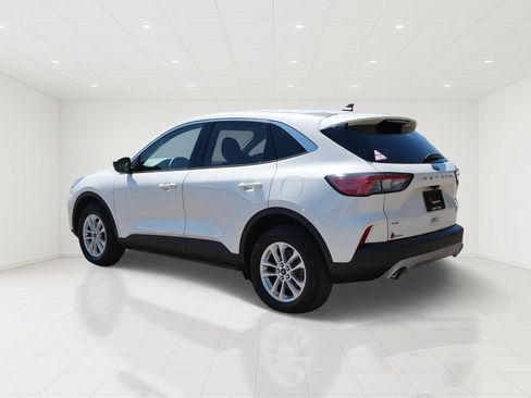 Certified 2022 Ford Escape SE w/ Convenience Package AWD/4WD image 4