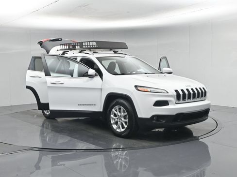 Used 2017 Jeep Cherokee Latitude FWD image 34
