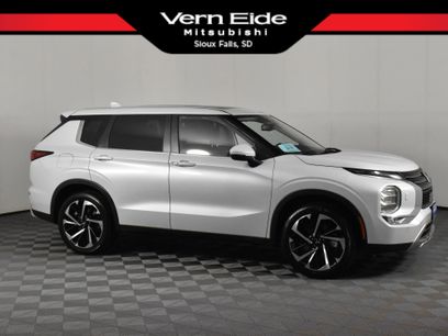 Used 2024 Mitsubishi Outlander SE