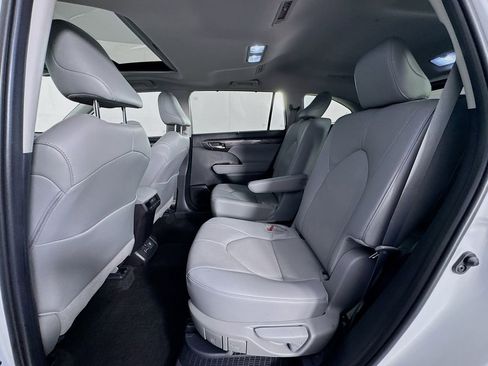 Used 2024 Toyota Highlander Limited image 27