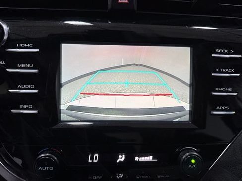 Used 2018 Toyota Camry SE w/ Moonroof Package FWD image 4