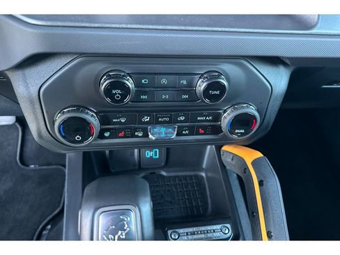 Used 2023 Ford Bronco Badlands image 23