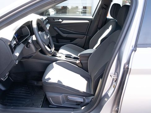 Used 2025 Volkswagen Jetta Sport FWD image 9
