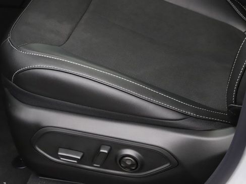 New 2025 Jeep Grand Cherokee L Altitude image 14