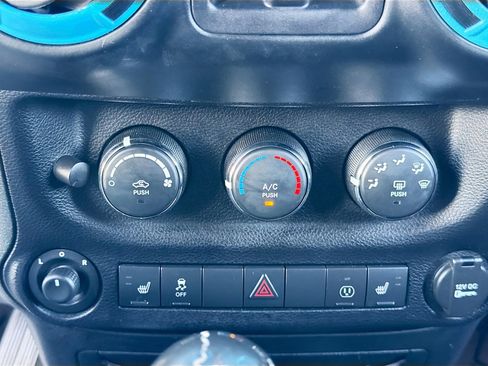 Used 2013 Jeep Wrangler Unlimited Rubicon w/ Connectivity Group image 29