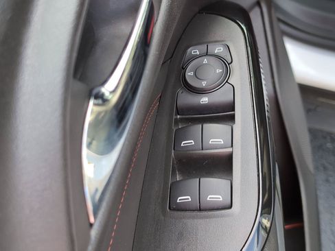 Used 2025 Chevrolet Trax RS w/ Sunroof Package FWD image 18