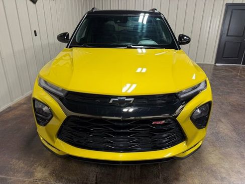 Used 2023 Chevrolet TrailBlazer RS w/ Sun and Liftgate Package FWD image 2