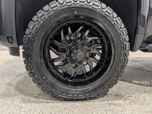 Used 2024 GMC Sierra 2500 AT4 w/ Technology Package image 12