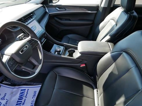 Used 2024 Jeep Grand Cherokee Limited image 7