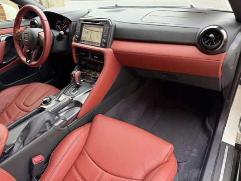 Used 2024 Nissan GT-R Premium w/ Premium Interior Package image 21