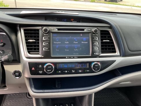 Used 2016 Toyota Highlander XLE AWD/4WD image 21