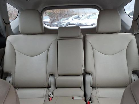 Used 2013 Toyota Prius V Five image 16