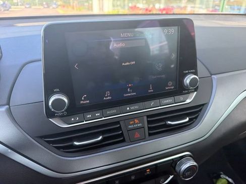 Used 2024 Nissan Altima 2.5 SR FWD image 28