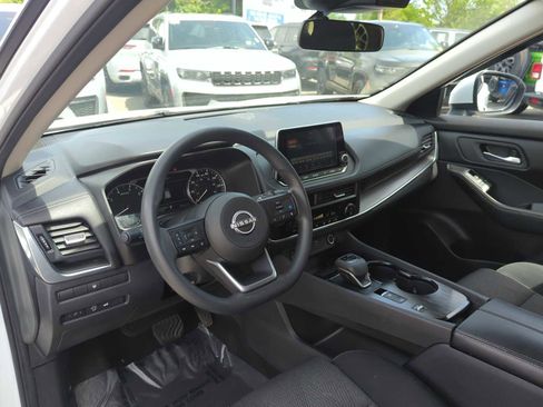 Used 2024 Nissan Rogue SV FWD image 12