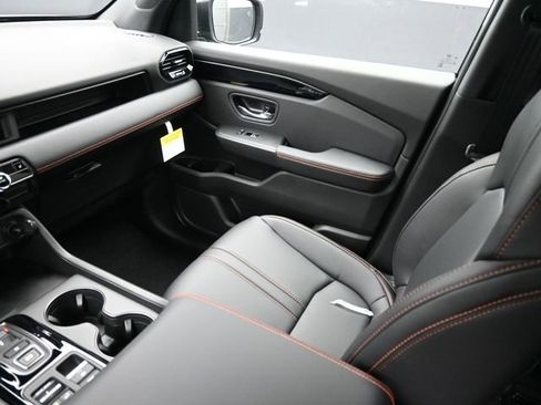 Certified 2025 Honda Pilot TrailSport image 11