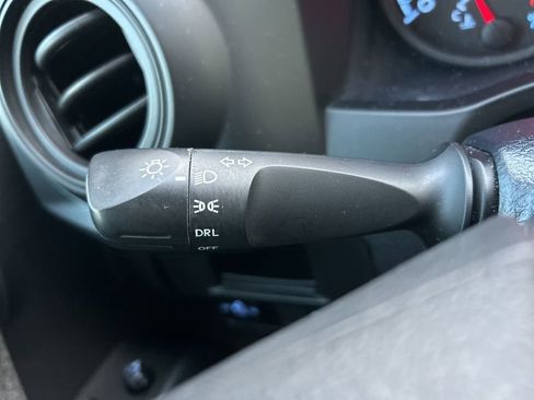 Used 2019 Toyota Tacoma SR w/ SR Convenience Package image 27