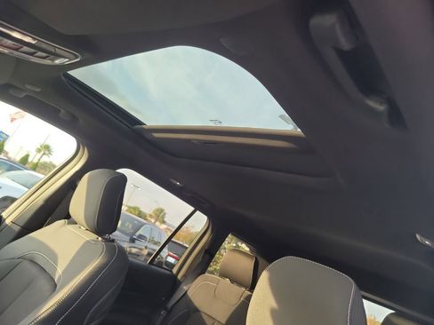 New 2025 Jeep Grand Cherokee Laredo X w/ Luxury Tech Group I image 18