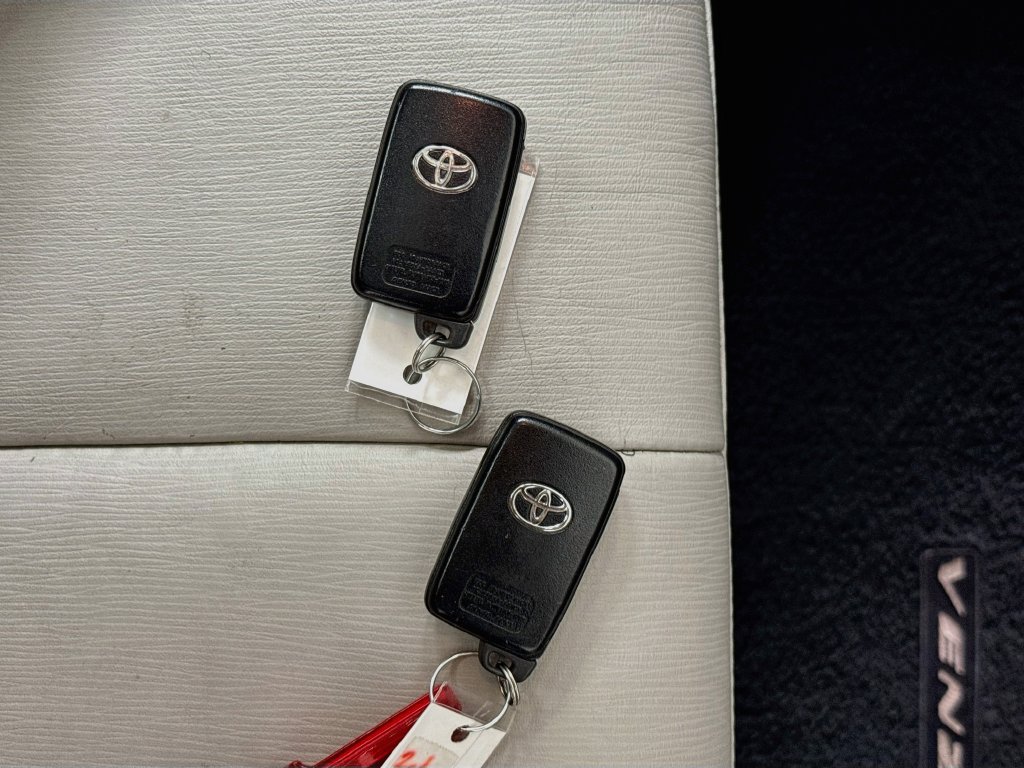 Used 2012 Toyota Venza XLE w/ XLE Premium Pkg AWD/4WD image 52