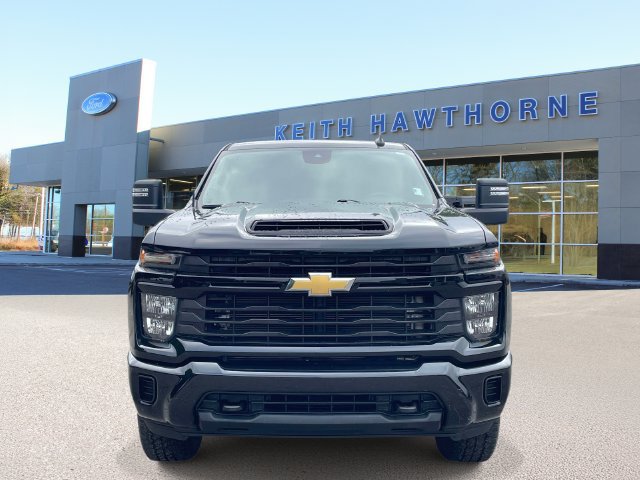 Used 2024 Chevrolet Silverado 2500 Custom w/ Custom Value Package AWD/4WD image 2