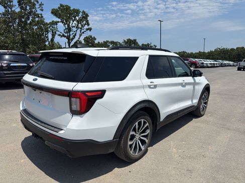 Used 2025 Ford Explorer ST-Line RWD image 5
