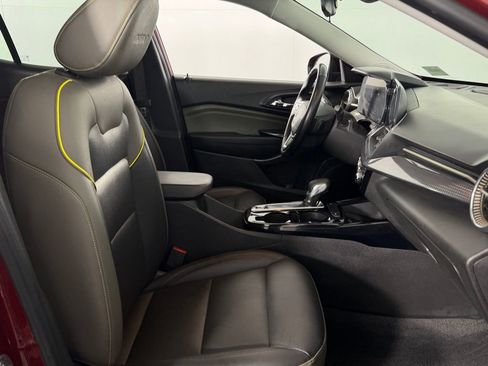 Used 2024 Chevrolet Trax ACTIV w/ Sunroof Package image 32