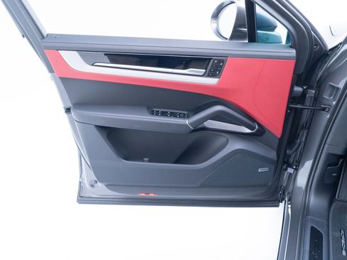 Used 2025 Porsche Cayenne GTS image 24