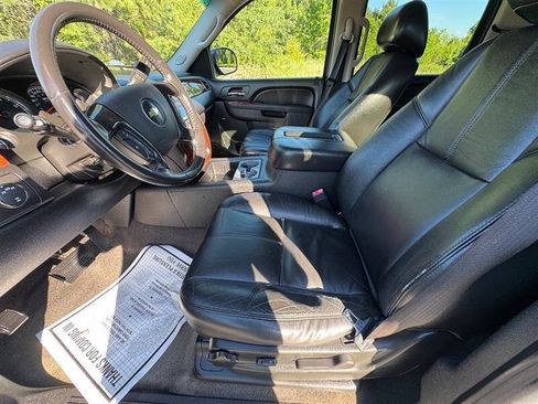 Used 2010 Chevrolet Suburban LT AWD/4WD image 11