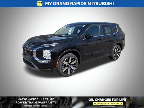 New 2026 Mitsubishi Outlander SE image 7