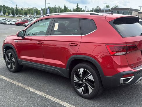 Used 2023 Volkswagen Taos SE w/ Panoramic Sunroof Package AWD/4WD image 5
