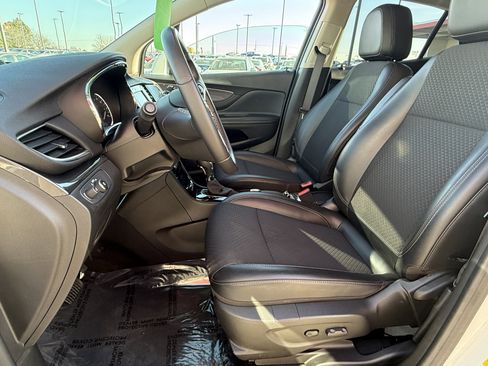 Used 2022 Buick Encore Preferred image 5